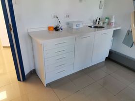 mueble auxiliar para clínica dental